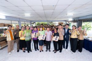 พช. จัดงานสืบสานภูมิปัญญาท้องถิ่น ฟื้นจักสานผักตบชวา จังหวัดชัยนาทสู่การพัฒนาผลิตภัณฑ์อย่างยั่งยืน