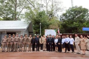 ตม.สุรินทร์ ร่วมรับนายกฯ ลงพื้นที่ มอบสิ่งของบำรุงขวัญแก่ทหาร ติดตามสถานการณ์ชายแดน